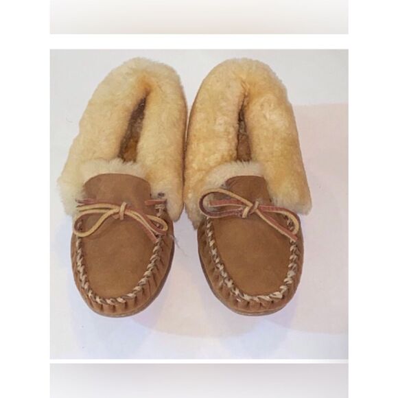 L.L. Bean Shoes - L.L. Bean Genuine Shearling Lam Premium Sude Upper Women's Tan Moccasin Slippers